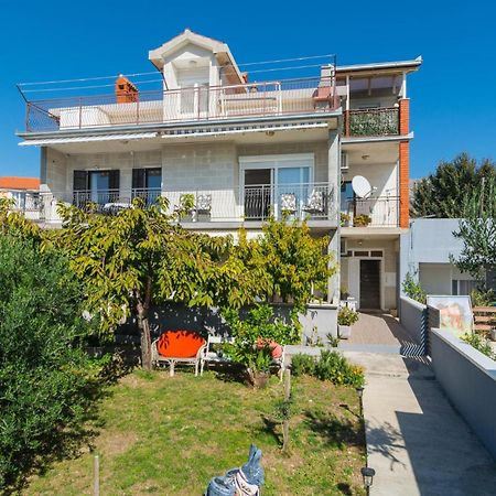 Stunning Apartment In Kastel Kambelovac Kaštela Exterior foto